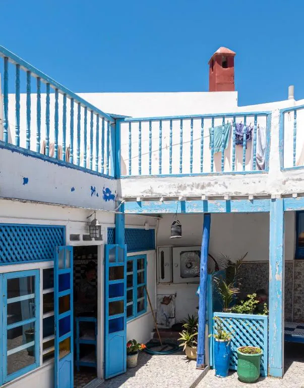 White And Blue, photo 2